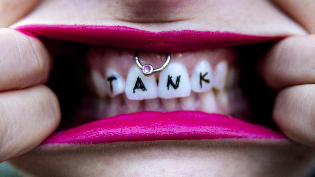 Tank theet, Courtesy Tank