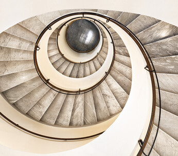 The photo of a Venetian staircase from the book 'Le regard oblique' by Luciano Romano
