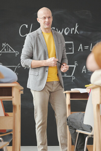 La inteligencia artificial ha redefinido la enseñanza, liberando a los educadores de tareas técnicas complejas y mejorando la experiencia de aprendizaje