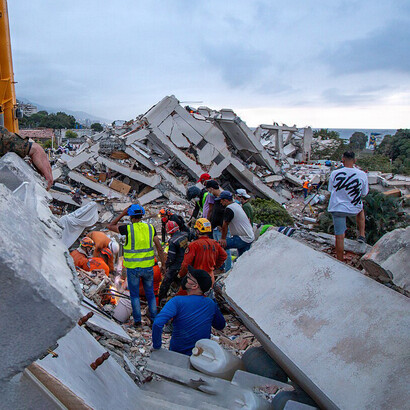 Equipos de rescate recorren La Guaira, Venezuela, junio de 2026