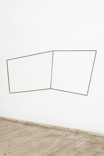 Delphine Valli, Geni Sinder_sii come appari Tubolari di ferro saldati, trasparente dorato, cm 115x200x115. Courtesy of Palazzo dei Consoli e Palazzo Ducale