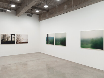 Uta Barth, installation view, Tanya Bonakdar Gallery, New York, March 4 – April 22, 2023. Photo by Pierre Le Hors. Courtesy the artist and Tanya Bonakdar Gallery, New York / Los Angeles 