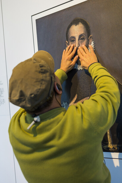 Imagen en sala con la reproducción en relieve de El caballero de la mano en el pecho de
El Greco © Museo Nacional del Prado