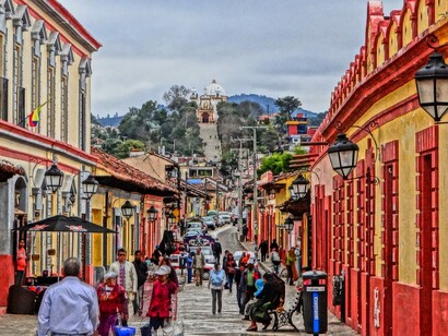 San Cristóbal de las Casas. Chiapas, México. Los lugareños paseando por el centro del pueblo