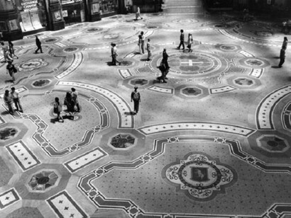 ©Uliano Lucas, Galleria Vittorio Emanuele, Milano, 1991, antologica  
