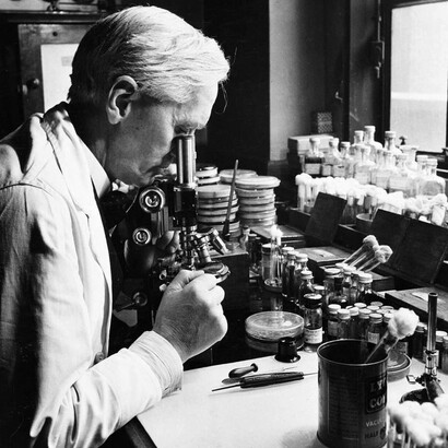 Alexander Fleming, médico y científico británico famoso por ser el descubridor de la penicilina