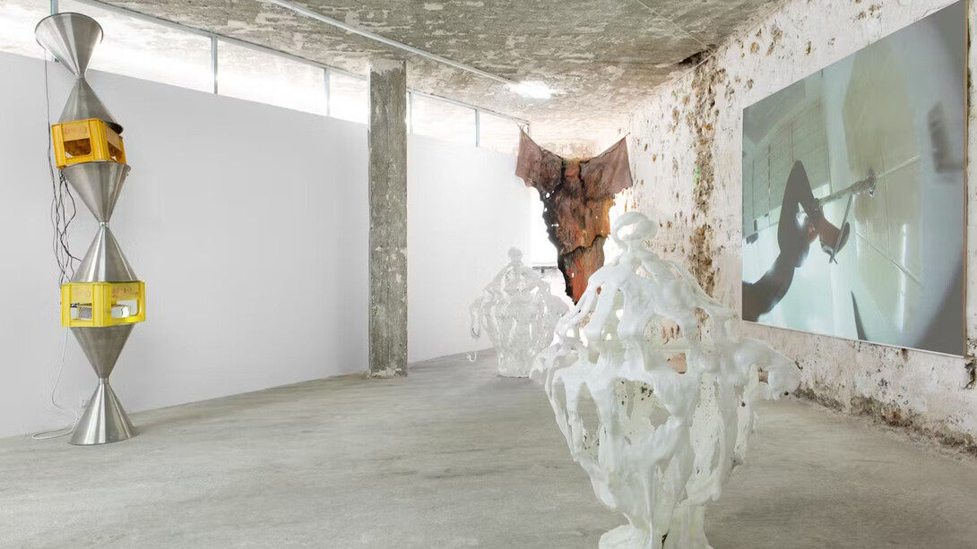 Divers artistes, vue de l'exposition de la 10e édition de Paris Internationale. Avec l'aimable autorisation de la Galerie Paris Internationale