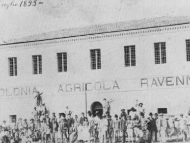 400 braccianti dell’Associazione Generale degli Operai Braccianti, venuti da Ravenna a bonificare il desolato e malarico Agro romano