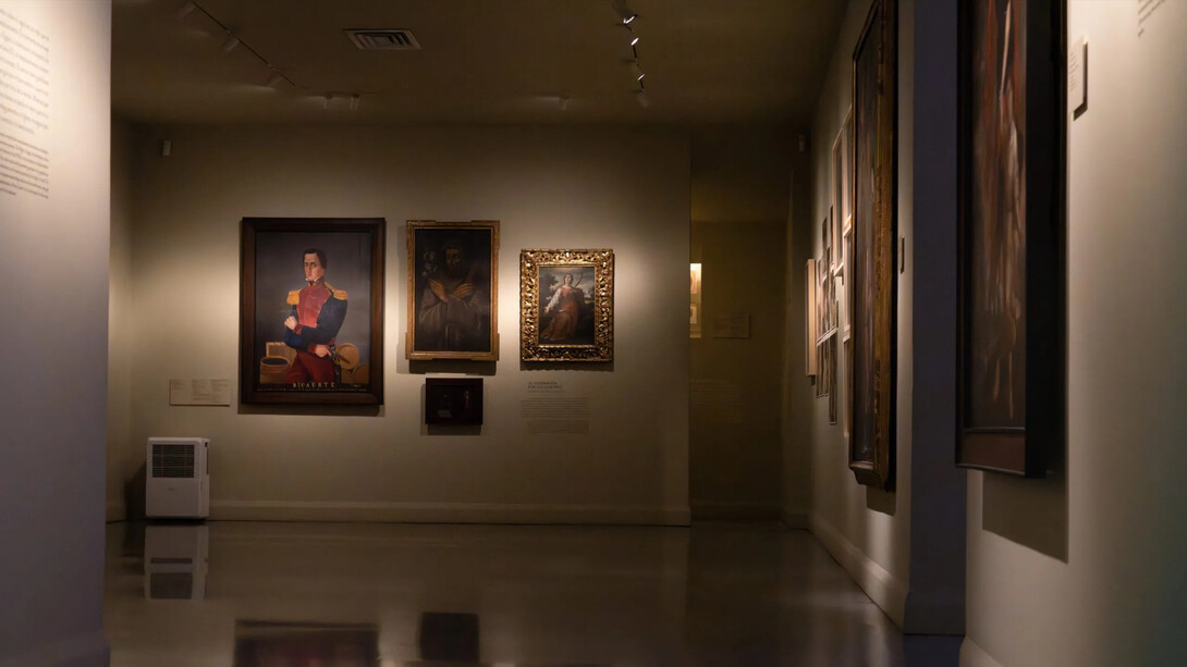 Persistencia del dogma, vista de exhibición. Cortesía del Museo de Antioquia