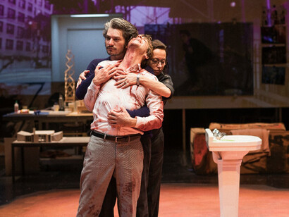 Puesta en escena de la adaptación de «A little life» dirigida por Ivo van Hove, Brooklyn Academy of Music