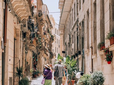 Fu l’occhio esperto di chi conosceva la montagna da sempre a intuire che qualcosa nel paesaggio non era più al suo posto, come se la natura stessa avesse alterato i propri equilibri