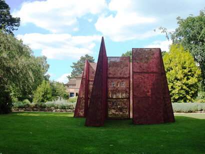 Gudrun Nielsen, Labyrinth,2010, W320 x D460 x H280 cm timber, hessian, colour, Harold Martin Botanic Garden, Leicester