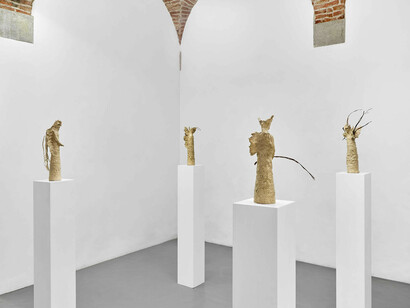 Chiara Camoni, Colonne, vista della mostra. Per gentile concessione di SpazioA
