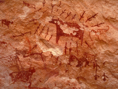 Le pitture rupestri con scene di caccia realizzate all'interno di caverne come riti magico-propiziatori