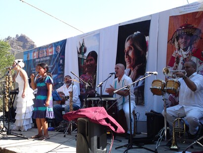 Primer "Festival de Medicina Tradicional y Plantas Medicinales" se celebró los días 22 al 24 de noviembre 2011. Evento con talleres, terapias alternativas, artesanías, trueque, productos naturales, gastronomía, música tradicional y danza, enfocándose en los conocimientos ancestrales y las bondades de las plantas medicinales. Los Reyes, Veracruz, Mexico