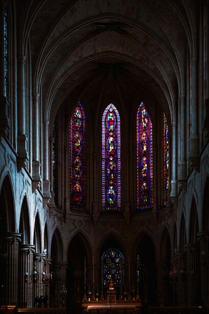 Innenraum mit Spitzbögen der gotischen Kirche Saint-Germain, L’Auxerrois, Paris, Frankreich
