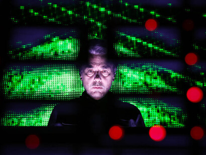 Desde su debut en 1971, Jean-Michel Jarre ha sido uno de los más altos creadores de la música de su género