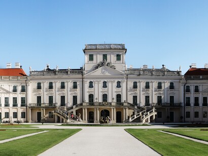 Il Palazzo Esterházy (in ungherese: Eszterháza) è un palazzo situato nella città di Fertőd, in Ungheria. Fatto costruire dal principe Nicola I Esterházy nella seconda metà del Settecento. Fertőd, Ungheria