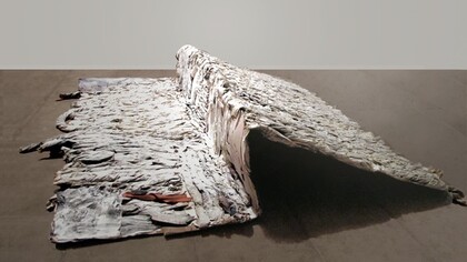 Scongelamenti, 2018 - 2019. Pagine di giornale e pigmenti, cm 130x125x20