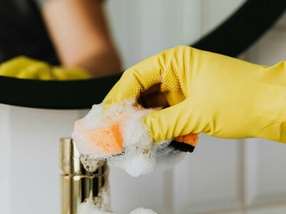 Elle dit que le nettoyage est comme une thérapie, cela vous aide à vous détendre et à vous recentrer