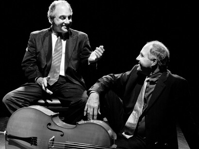Os gêmeos violocelistas de «Duo Santoro» venehm de publicar um disco que inclui composições de Sérgio Roberto de Oliveira