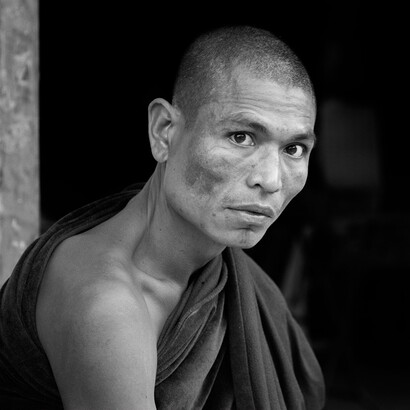 Burmeese monk in Myanmar, portrait © Vincent de Groot