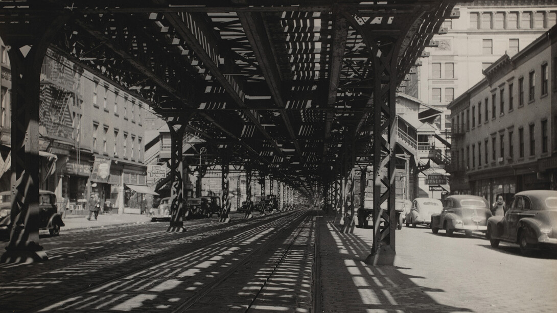 Arnold Eagle, Under the third Avenue EL, North of 27th St., New York, 1939. Courtesy of VMFA