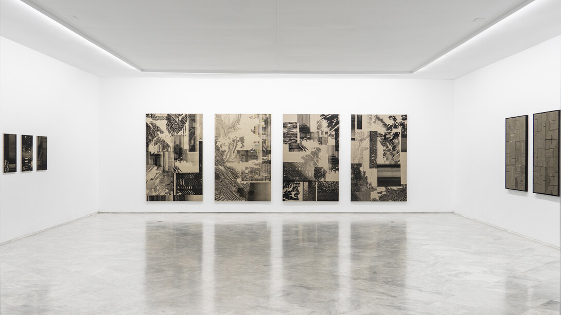 Cachito Vallés, El eterno presente, vista de exhibición. Cortesía del artista y Galería Luis Adelantado. Foto por Claudia Ihlek