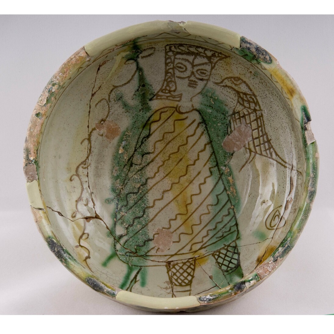 Στα χρόνια του Μεσαίωνα, Glazed vessel
with sgraffito depiction of a falconer, 15th century B.C. Collection: The Leventis Municipal Museum of Nicosia, B/2003/021
