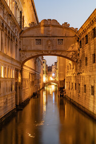 Venezia, il Ponte dei Sospiri durante il lockdown