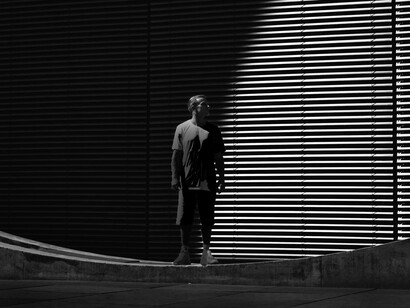 La calle nunca ha sido bondadosa y hay que arremangarse para pelearle a la falta de recursos. Si no usamos el ingenio para equilibrar la rutina, vivir es un laburo de mierda