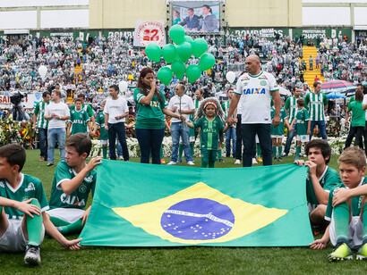 As homenagens sucederam-se em praticamente todos os estádios do mundo