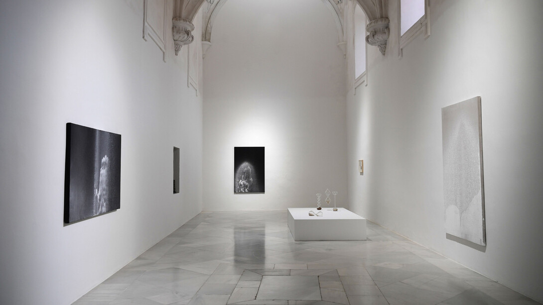 Amie Siegel, Arenas movedizas, vista de exhibición. Cortesía del Centro Andaluz de Arte Contemporáneo