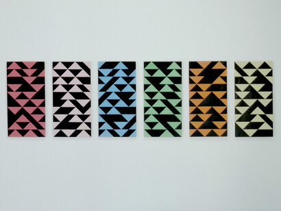 Karina Bisch, Triangles (Anni), 2014, Acrylique sur toile
6 x (100 x 50 cm), Courtesy de l’artiste © ADAGP, 2015