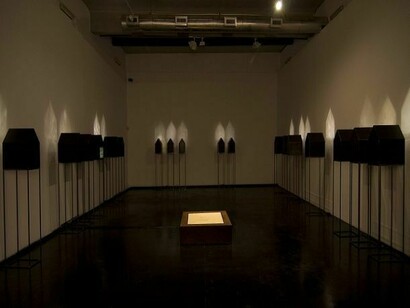 Gregorio Botta - Particolare dell’installazione. Rifugi, 2012 - Installazione ambientale - Ferro, acqua, cera e luce - Foto Giorgio Benni.