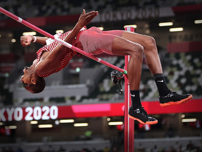 ¿Por qué entonces los gobiernos no pueden comprometerse a promover la actividad física como una necesidad humana esencial más allá e independientemente de la COVID-19?