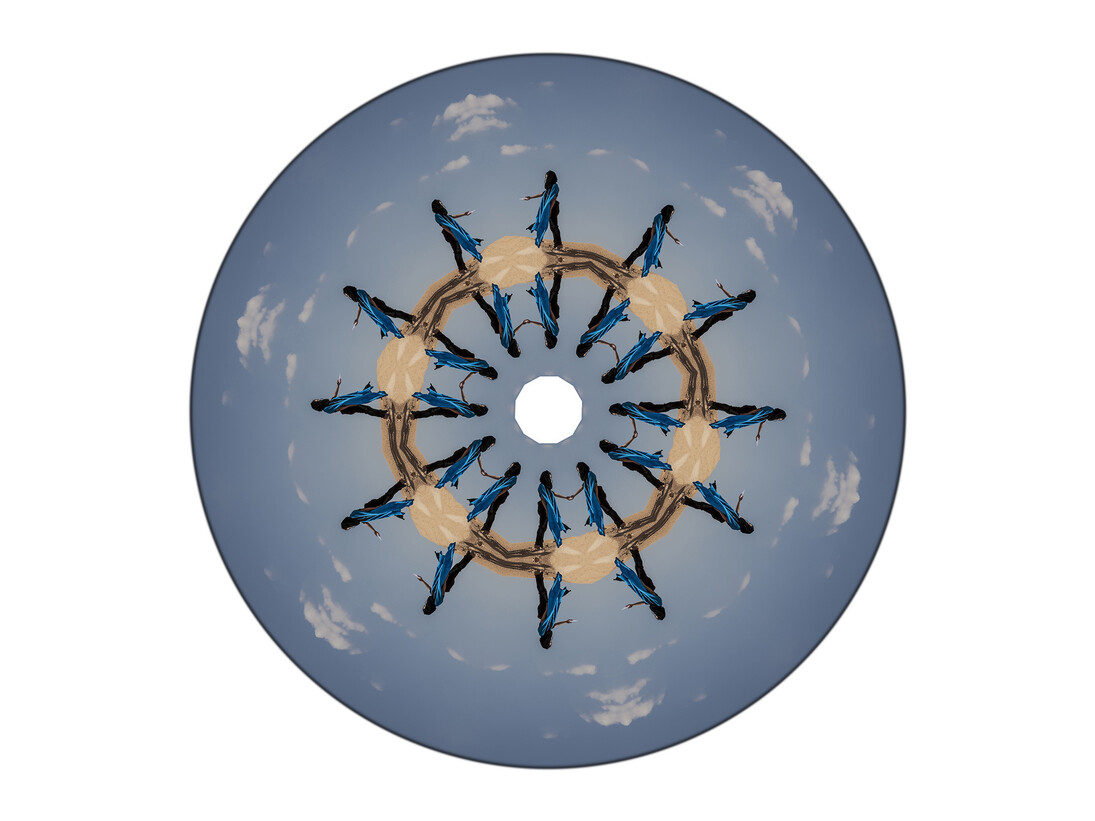 Sama Alshaibi, Mā Ijtamaʿt Aydīnā ʿalā Qabḍah illā wa Kānat Muʿaṭṭalah, 2014, Diasec print, 120 cm. in diameter, Edition of 3 + 1AP