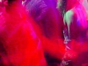 Cuando las luces se encendieron de nuevo, alguien gritó como si se tirara a una piscina