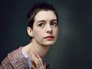 Em 2013, Anne Hathaway ganhou seu primeiro Oscar, após ser nominada para a categoria de "Melhor Atriz Coadjuvante", pelo filme Os Miseráveis, interpretando a personagem Fantine