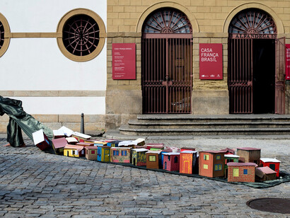 Guler Ates, Dwelling Performance, 2014, 150 x 200 cm, Archival digital print, Edition of 5