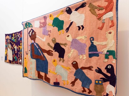 Vários artistas, Entre a cabeça e a terra, vista da exposição. Cortesia da Pinacoteca