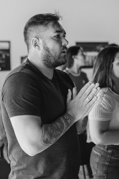 Reflexões sobre a responsabilidade individual e os dilemas entre aceitar o próprio ser e se transformar em algo maior