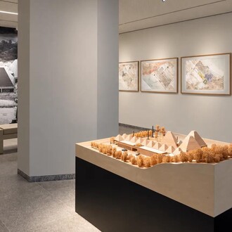 Park Eun Sun e Mario Botta, Sculpture and architecture between East and West, veduta della mostra. Cortesia di Contini Art Gallery