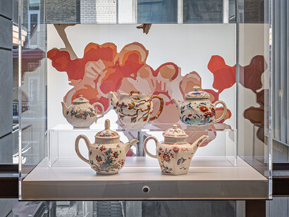 In search of imperfection: The Macdonald Collection of japanese and japanese-inspired ceramics, exhibition view. Courtesy of Gardiner Museum