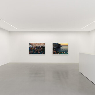 Massimo Vitali, 94/22, exhibition view. Courtesy of Zander Galerie