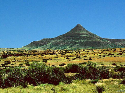 Uma colina ao norte da estrada C39. Kunene, Namíbia