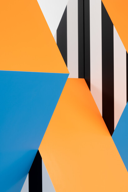 Prismes et miroirs: Haut-relief, travail situé, 2020 (detail). Courtesy the Artist and Xavier Hufkens, Brussels. Photo credit: HV-studio