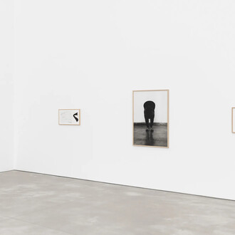 Helena Almeida, vista da exposição. Cortesia da Galeria Francisco Fino