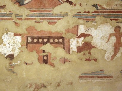 "Tomba delle Olipiadi", Museo archeologico nazionale, Tarquinia, Italia.Il motto olimpico "Citius, Altius, Fortius" (Più veloce, Più alto, Più forte) incarna lo spirito di superamento e competizione leale tra gli atleti
