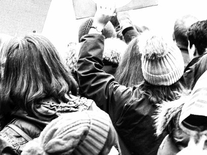 La ciudadanía, cada más lejos de sus representantes